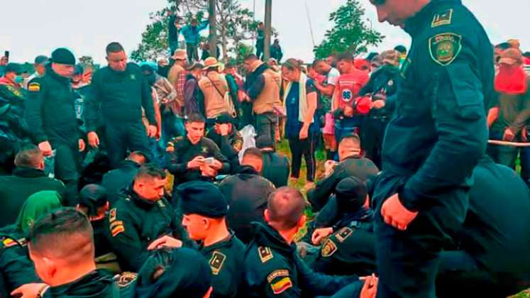 Policías secuestrados.