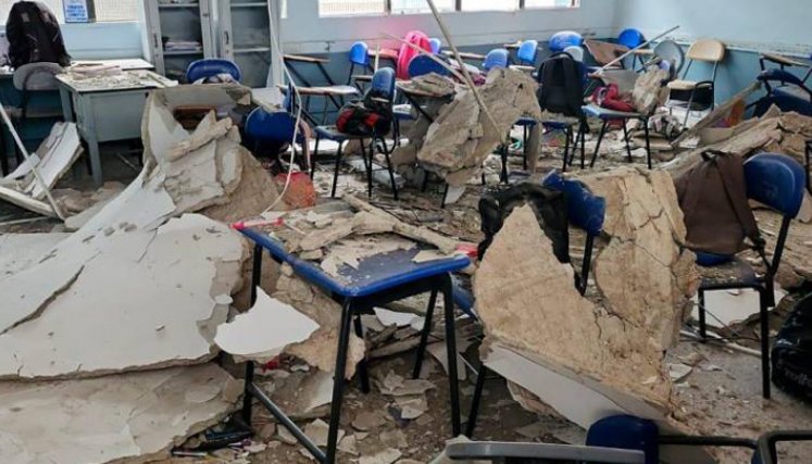 Techo cayó sobre alumnos de un colegio público en Medellín 
