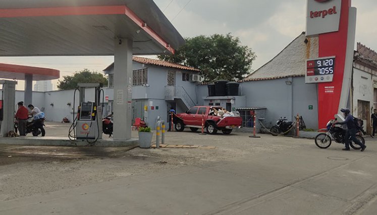 Desde enero, la gasolina ha aumentado $400 por mes. Foto La Opinión