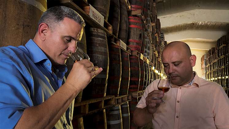 Los maestros del ron preservan un saber centenario en Cuba  