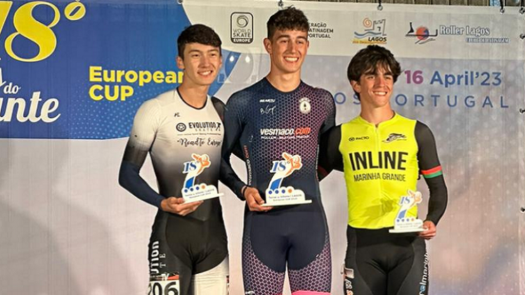 El patinador ocañero Matías Velásquez (a la izquierda), en la categoría junior tuvo una gran presentación.