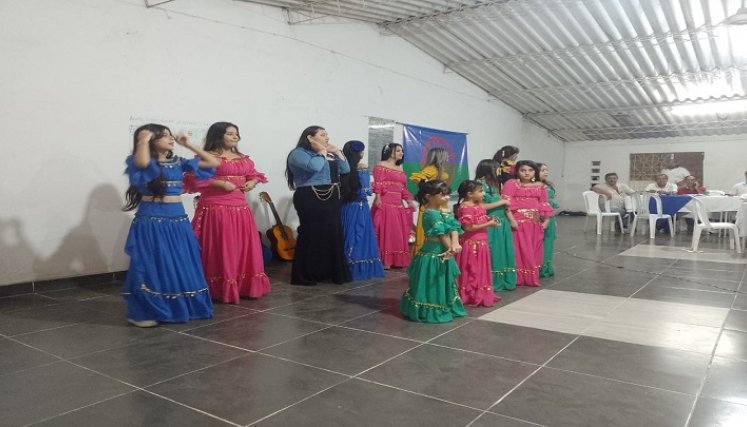 Los gitanos de Cúcuta están organizados como comunidad, conmemorando las fiestas de sus comunidad Rom. /Cortesía para La Opinión Gitanas del parque Santander de Cúcuta