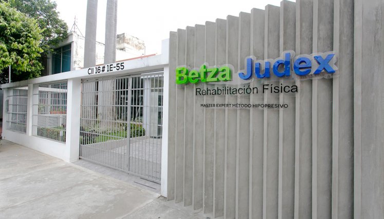 Betza Judex, rehabilitación física.