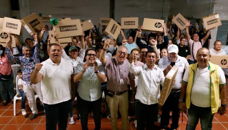 Juntas de Acción comunal recibieron computadores de la alcaldía./Foto Cortesía
