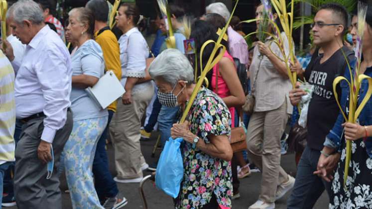 Feligreses de todas las edades acudieron a los templos para participar en los actos litúrgicos. Foto Cortesía