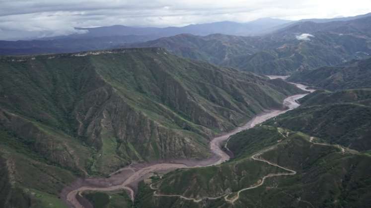 El tráfico vehicular está suspendido en la carretera Ocaña-Cúcuta, sector El Tarrita./ Cortesía.