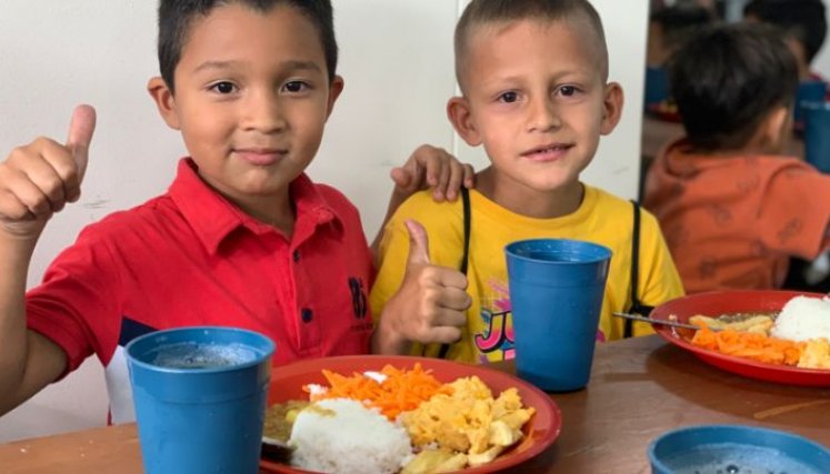 De la modalidad para preparar en el sitio se entregan 79.500 raciones, de ración industrializada, 21.500, y de la comida caliente transportada, 15 mil raciones./ Foto: Cortesía / La Opinión 