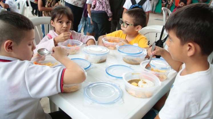 De la modalidad para preparar en el sitio se entregan 79.500 raciones, de ración industrializada, 21.500, y de la comida caliente transportada, 15 mil raciones./ Foto: Cortesía / La Opinión 