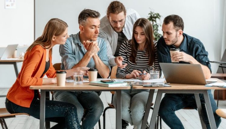 Industria, comercio, transporte, construcción e inmobiliario son los sectores con mayor cantidad de empleos temporales. 