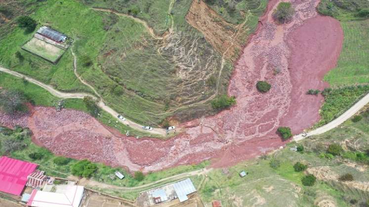 En riesgo están más de 70 familias por el proceso de remoción en masa. Se han perdido varios cultivos.