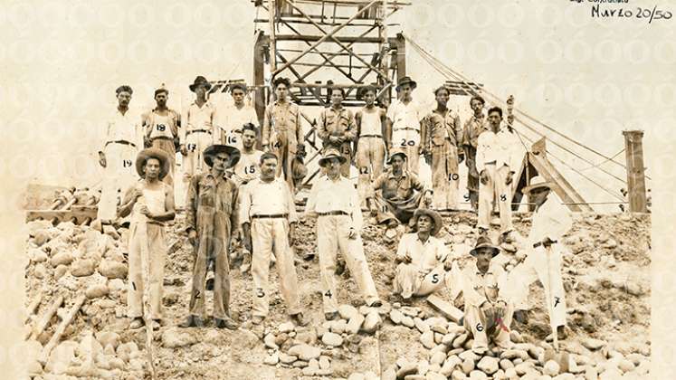 Foto del recuerdo l La construcción del puente Mariano Ospina Pérez