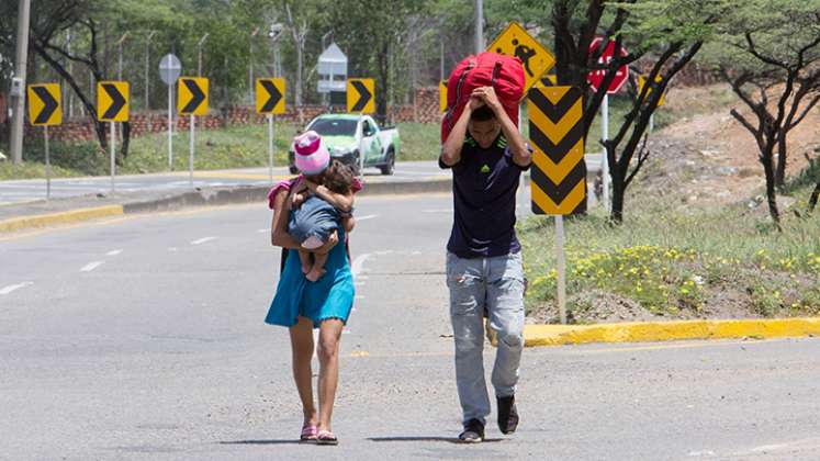 El 86% de los jóvenes migrantes dice que es difícil encontrar empleos en sus profesiones