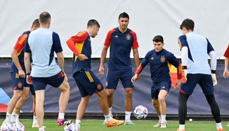 La renovada selección española de fútbol quiere sumar un nuevo título a sus vitrinas. 
