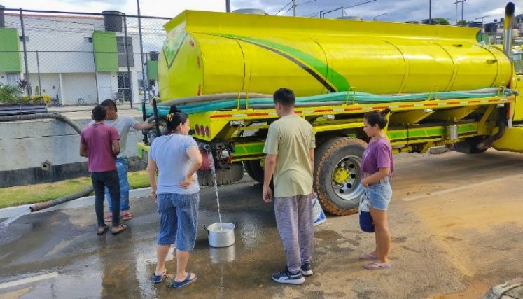 La comunidad pide que el agua llegue con más frecuencia./ Foto Cortesía / La Opinión 