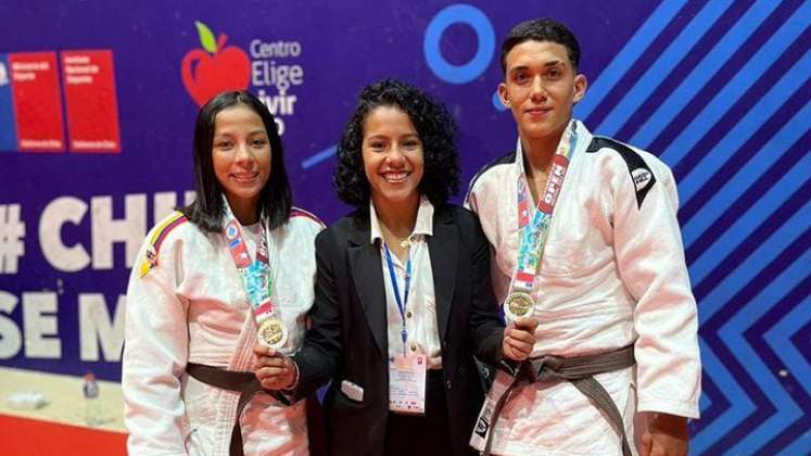 Maryuri Ureña, Valentina Rubio (senséi) y Jean Carlos Maldonado