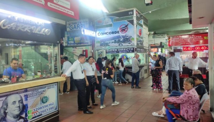 Empresarios de transporte de pasajeros afirmaron que despachos cayeron un 70 por ciento/Foto Jesús Castillo/La Opinión