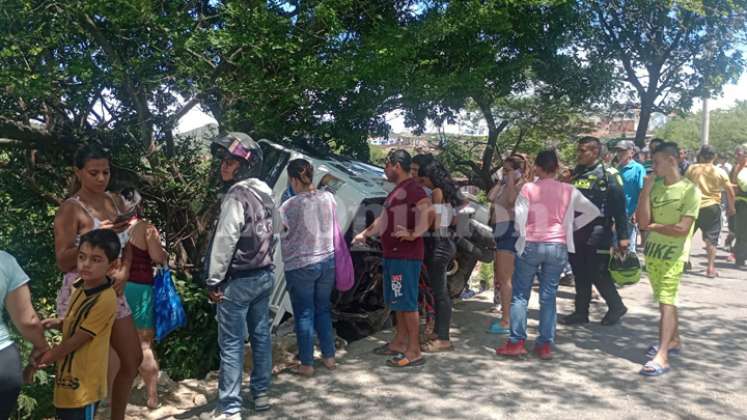 Buseta se volcó bajando del barrio Belén, de Cúcuta