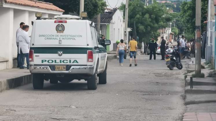 Las autoridades están analizando varios videos para tratar de identificar quien atacó a Gabriel Monsalve.