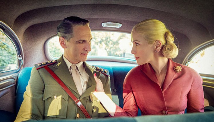 Natalia Oreiro como Eva Perón. Natalia Oreiro como Eva Perón.