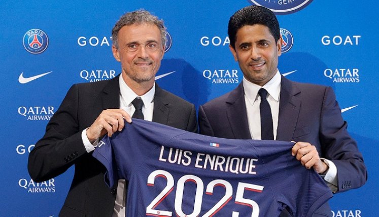 El español Luis Enrique (izquierda) es el nuevo DT del  París Saint Germain.