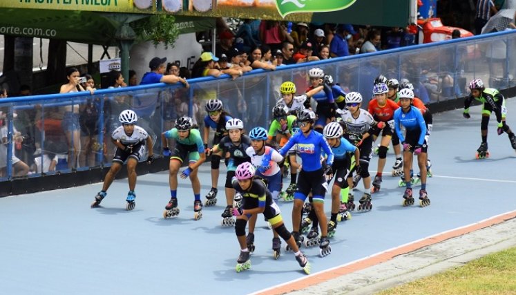  Un alto nivel de competencia se vio en la Copa de patinaje interdepartamental.