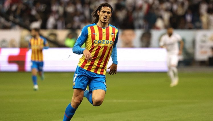 El delantero uruguayo Edinson Cavani terminó su ciclo con el Valencia de España.