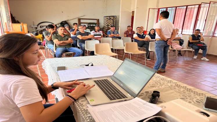 Los campesinos se comprometieron a permitir el acceso de los funcionarios y técnicos para hacer el diagnóstico de la emergencia vial.