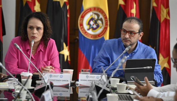 Ministra (e) de Transporte, María Constanza García, y el gobernador Silvano Serrano/Foto cortesía