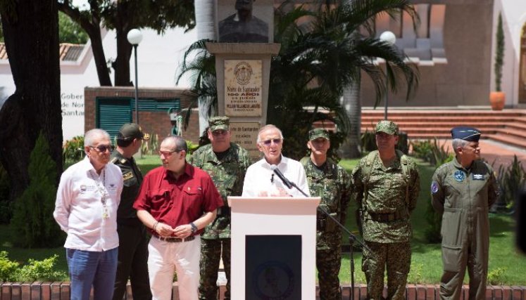 El ministro de Defensa, Iván Velásquez, se reunió ayer con los gremios y sectores productivos de la región, para escuchar sus preocupaciones y propuestas frente a la situación de seguridad./ Foto cortesía para La Opinión