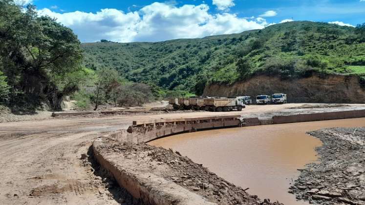 La próxima semana estarán llegando los puentes metálicos para instalarlos en los puntos críticos de la carretera /Fotos Cortesía.