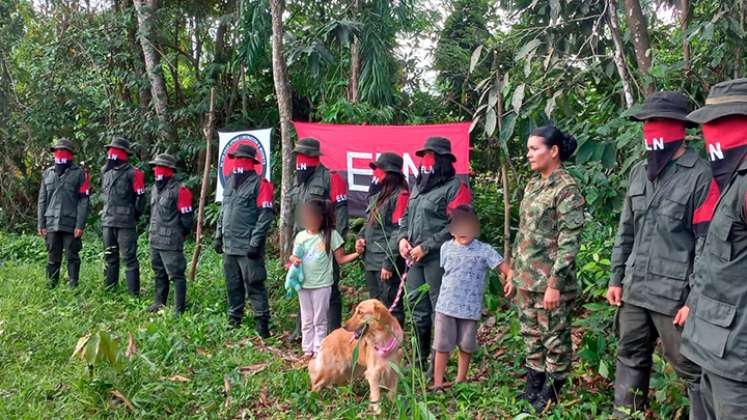 Eln liberó a la sargento Karina Ramírez y a sus dos hijos 