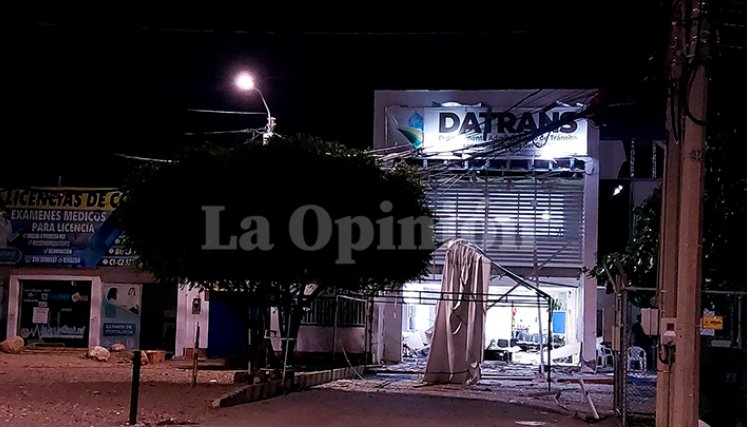Un hombre a pie cometió el atentado contra las oficinas de tránsito de Villa del Rosario
