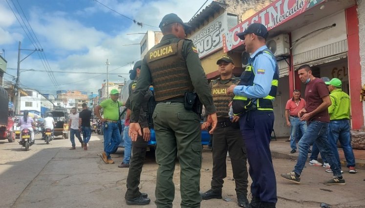Las autoridades adoptan medidas para organizar la plaza de mercado de Ocaña./ Foto: Cortesía