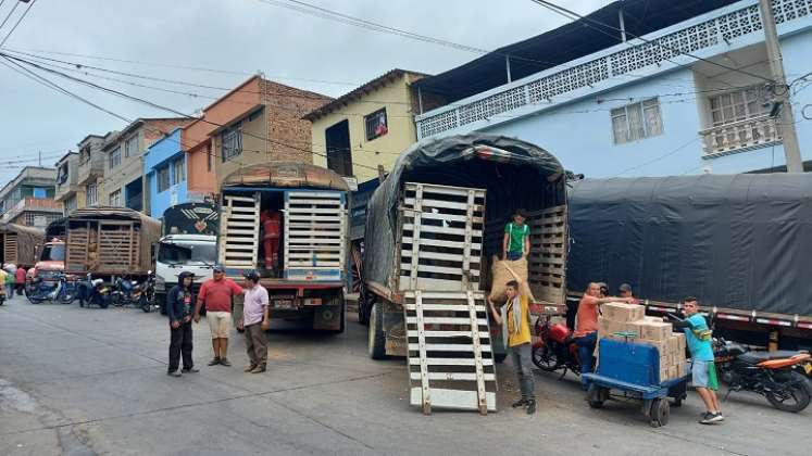 Las autoridades adoptan medidas para organizar la plaza de mercado de Ocaña./ Foto: Cortesía