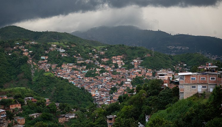 Entre el caos y la resistencia: así afrontan falta de servicios públicos en Venezuela