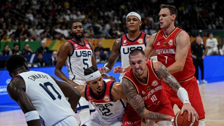 El quinteto de Alemania celebra su pase a la final del Mundial al vencer a Estados Unidos.