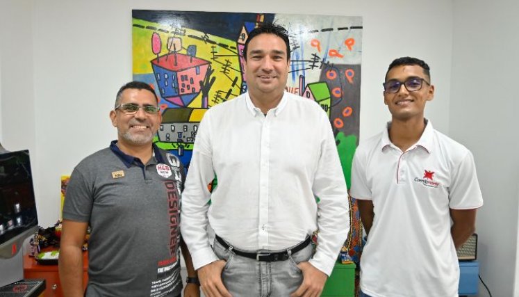 Dir. administrativo de Comfanorte Óscar Gerardino y empleados