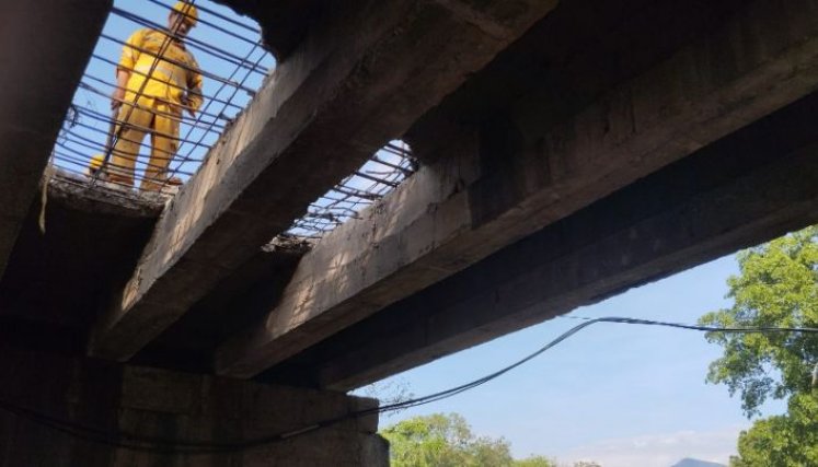 Puente sobre el río Peralonso. / Foto: La Opinión 