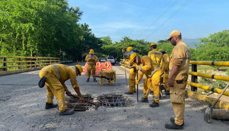 Puente sobre el río Peralonso. / Foto: La Opinión 