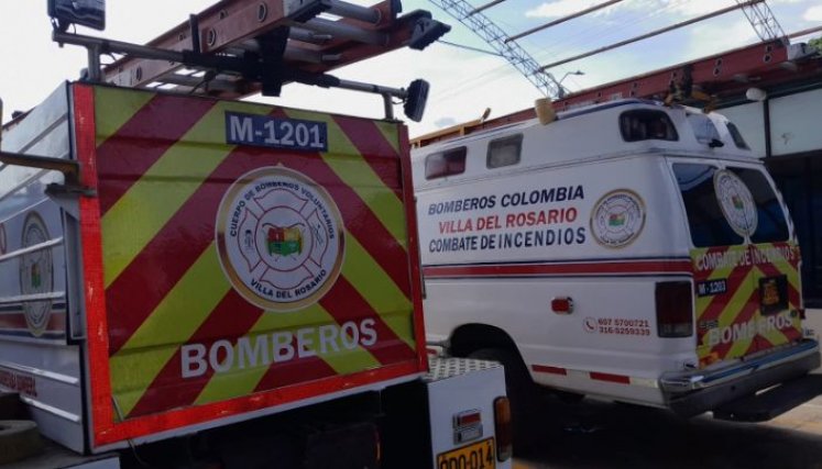Bomberos de Villa del Rosario. / Deicy Sifontes / La Opinión