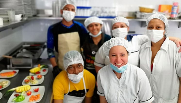 La fundación brinda capacitación en difrentes áreas, como cocina básica. / Foto: Cortesía