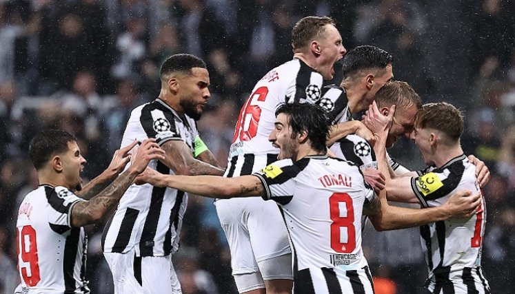El Newcastle en una buena actuación derrotó al París Saint Germain.