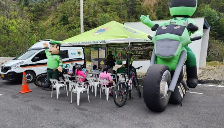 Pausas activas y verificaciones con radares de velocidad, son algunas de las acciones que adelantan las autoridades de tránsito en las vías de la región./ Fotos: Cortesía 