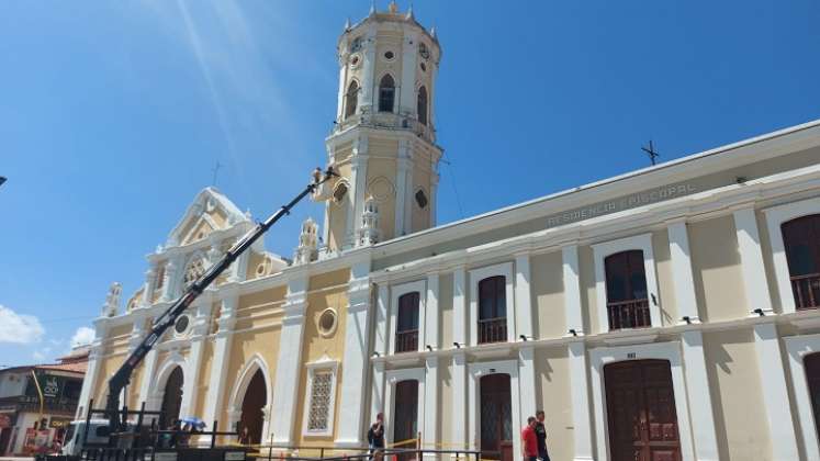 La catedral es sometida a una intervención debido a las filtraciones de agua./Foto Javier Sarabia/La Opinón