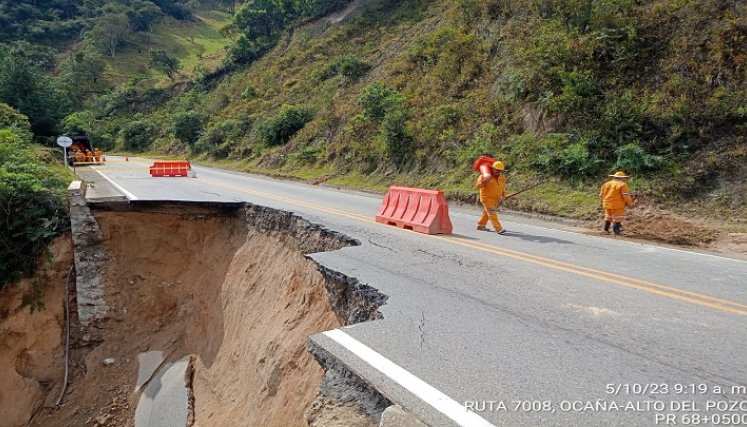Una difícil situación se registra en la carretera debido a la pérdida de la banca. /Foto Cortesía.