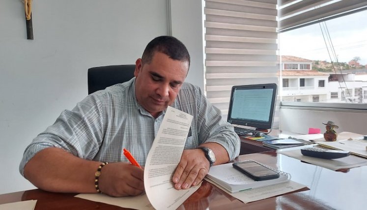 El alcalde sorprende a los habitantes de la región con la prórroga del contrato para el manejo de los servicios públicos de Ocaña./ Foto: Cortesía