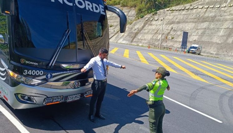 Pausas activas y verificaciones con radares de velocidad, son algunas de las acciones que adelantan las autoridades de tránsito en las vías de la región./ Fotos: Cortesía 