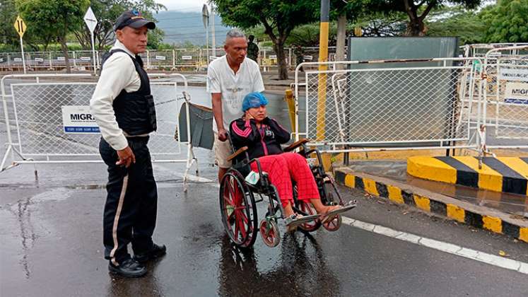 Por el puente internacional Simón Bolívar solo dieron paso en casos humanitarios durante el cierre de la frontera. /Foto: Orlando Carvajal-La Opinión