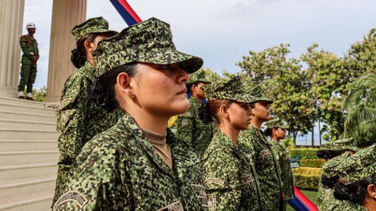 Por primera vez, armada incorpora a mujeres para el servicio militar