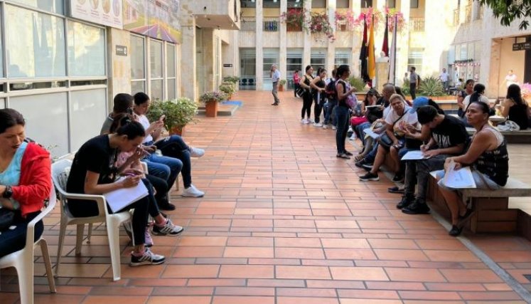 Las trabajadoras tuvieron que inscribirse al RUT, para recibir el pago de sus sueldos. / Foto: Cortesía / La Opinión 